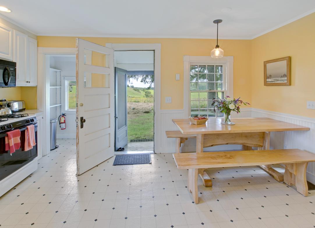 Vineyard Cottage Kitchen and Dining 2